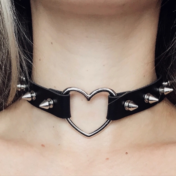 Hot Topic Jewelry - 💜 $5 sale, goth heart spike choker nwt